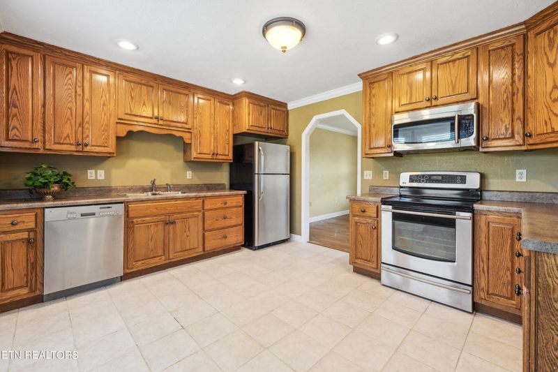 1713 Thurman Cir, Sevierville, TN 37876