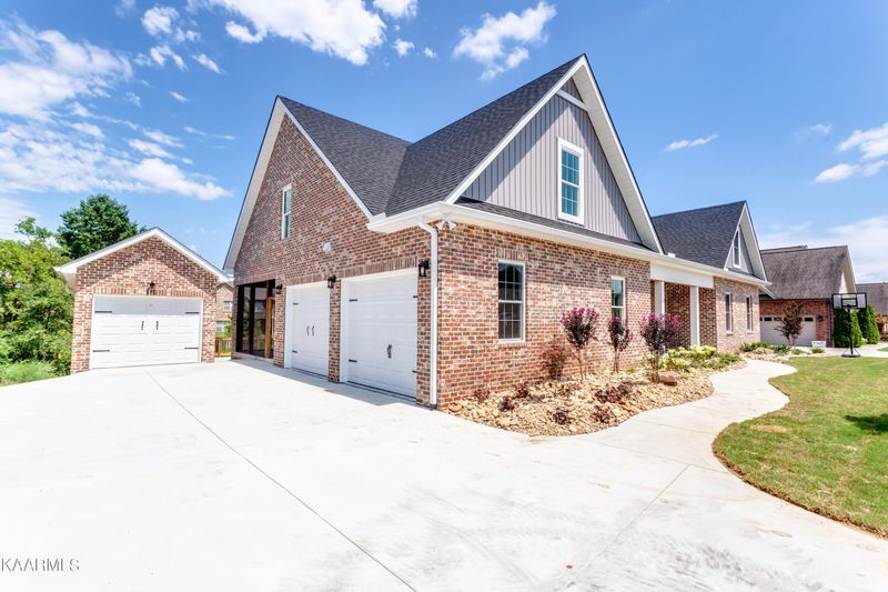 1714 Ansley Dr, Alcoa, TN 37701