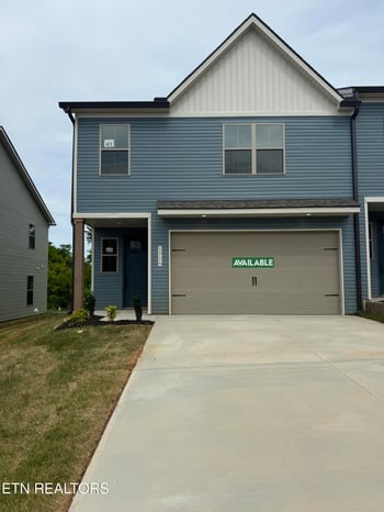 1714 Bennett Village Dr, Maryville, TN 37804