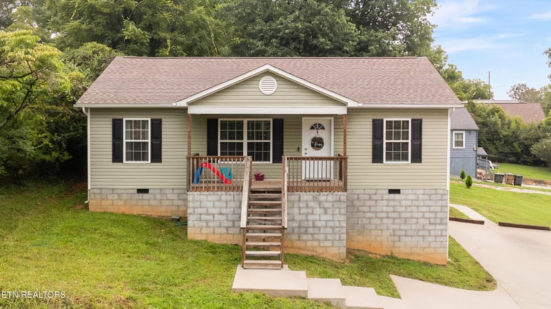 1714 Spring Hill Rd, Knoxville, TN 37914