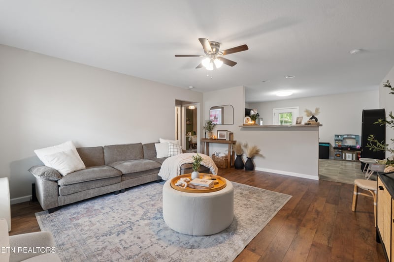 1714 Spring Hill Rd, Knoxville, TN 37914