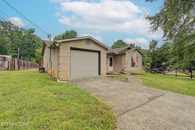 1714 Tipton Station Rd, Knoxville, TN 37920