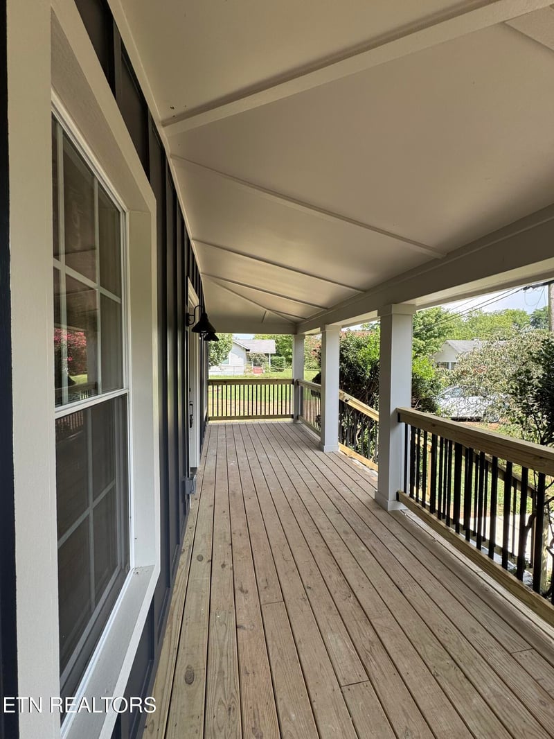 1715 Minnis Ave, Knoxville, TN 37920