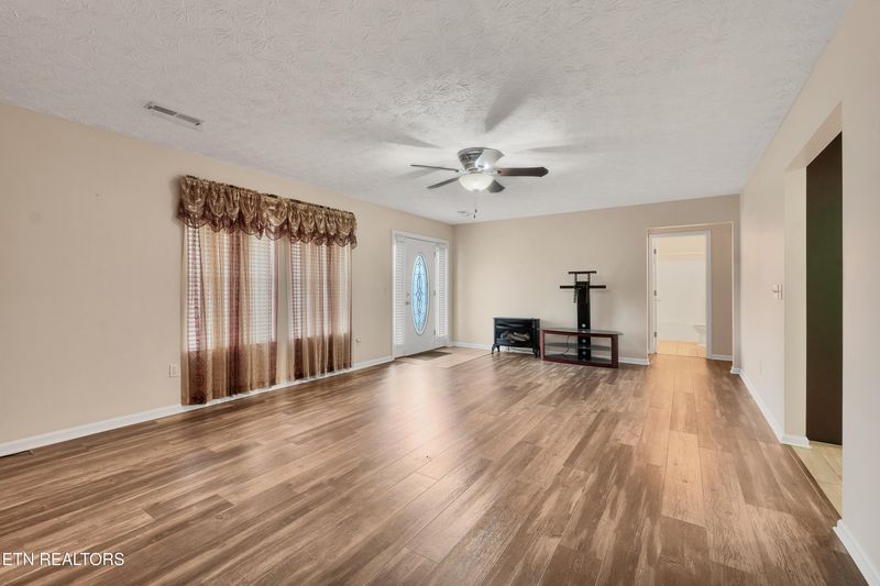 1715 Morning Glory Ct, Sevierville, TN 37862