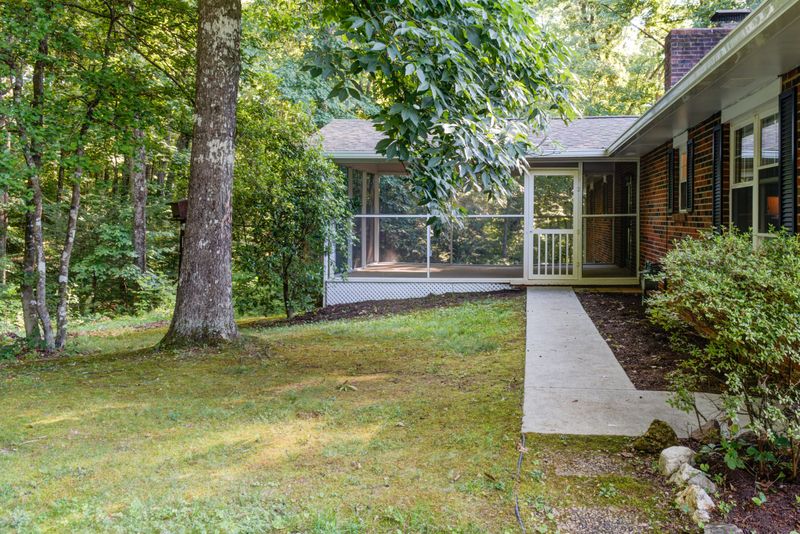 1715 White Oak Dr, Sevierville, TN 37863
