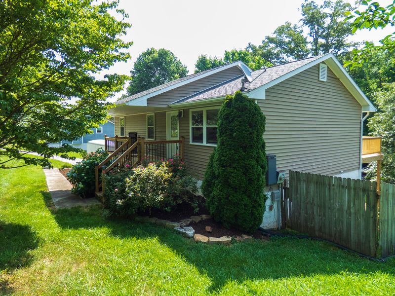1716 Harts View Dr #2, Knoxville, TN 37922