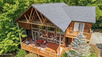 1716 Smoky Hills Dr, Gatlinburg, TN 37738
