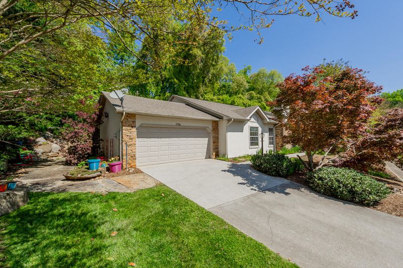 1716 Stone Hedge Dr, Knoxville, TN 37909