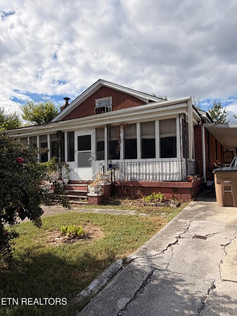 1717 Henrietta Ave, Knoxville, TN 37915