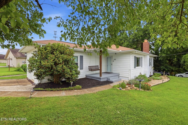 1717 Jefferson Ave, Maryville, TN 37804