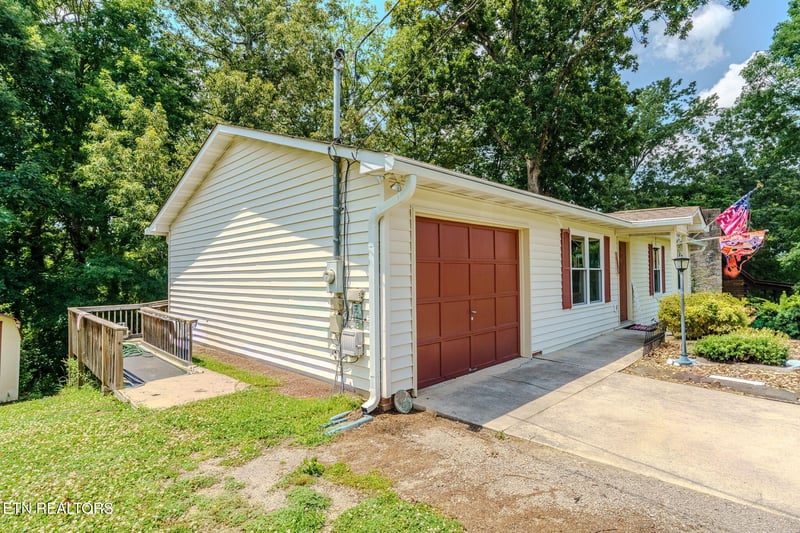 1717 Jett Rd, Maryville, TN 37804