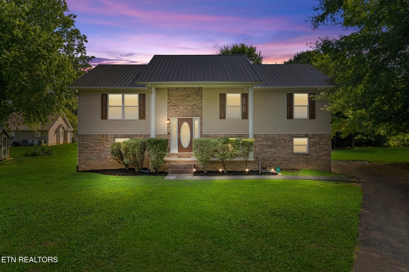 1717 Meadow Ridge Cir, Sevierville, TN 37862
