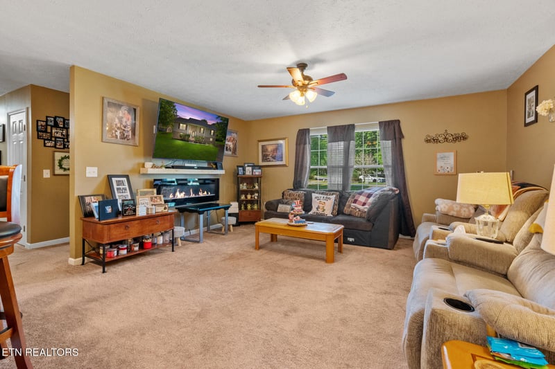 1717 Meadow Ridge Cir, Sevierville, TN 37862