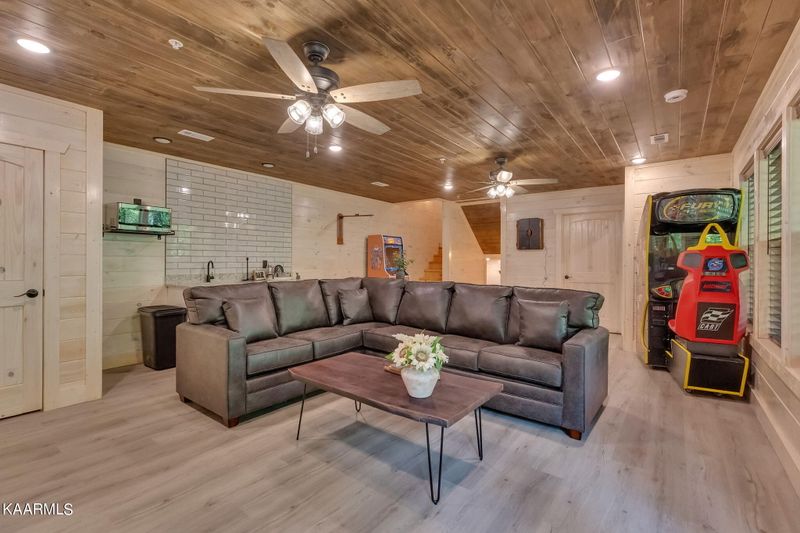 1717 Summit View Way, Pigeon Forge, TN 37862