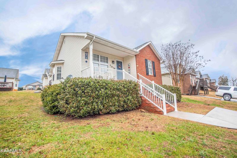 1717 Watauga St, Sevierville, TN 37876
