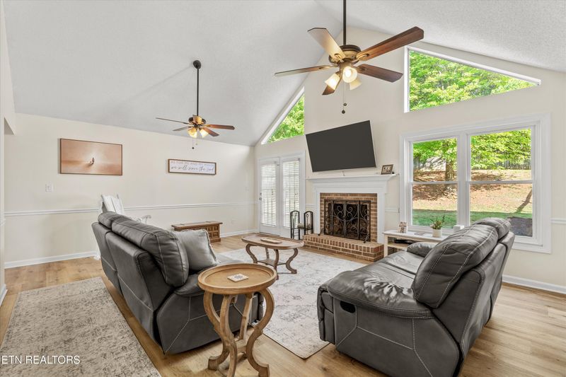 1717 Westcliff Dr, Maryville, TN 37803