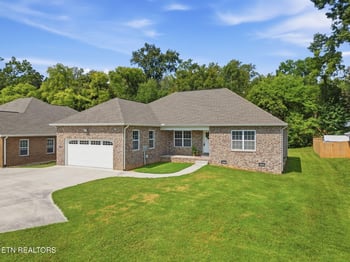 1718 Wilkinson Pike, Maryville, TN 37803