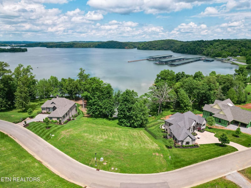 17188 Lighthouse Point Dr, Lenoir City, TN 37772