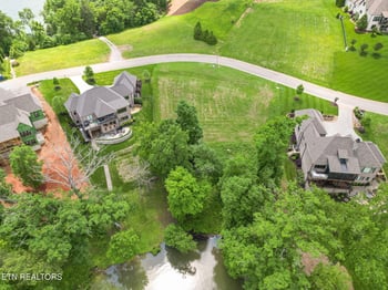 17188 Lighthouse Point Dr, Lenoir City, TN 37772