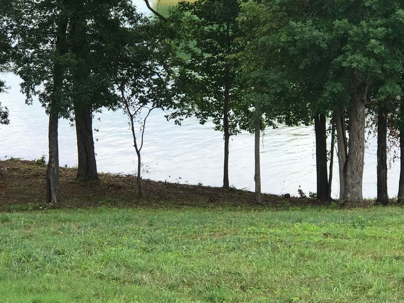 17188 Lighthouse Pointe Dr, Lenoir City, TN 37772