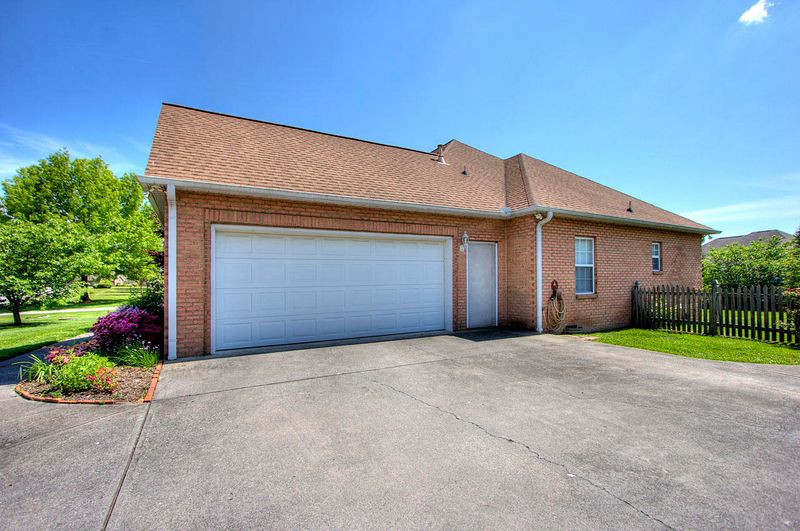 1719 Hollister Dr, Alcoa, TN 37701