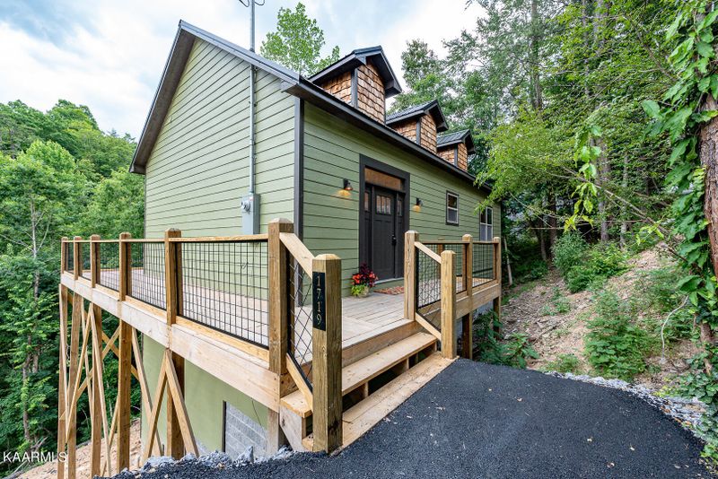 1719 Walker Tr, Sevierville, TN 37876