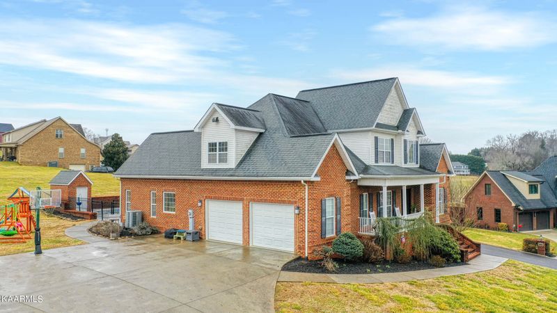 1719 War Paint Tr, Sevierville, TN 37876