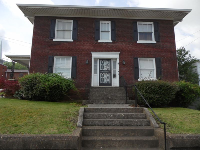172 5th St, Jellico, TN 37762