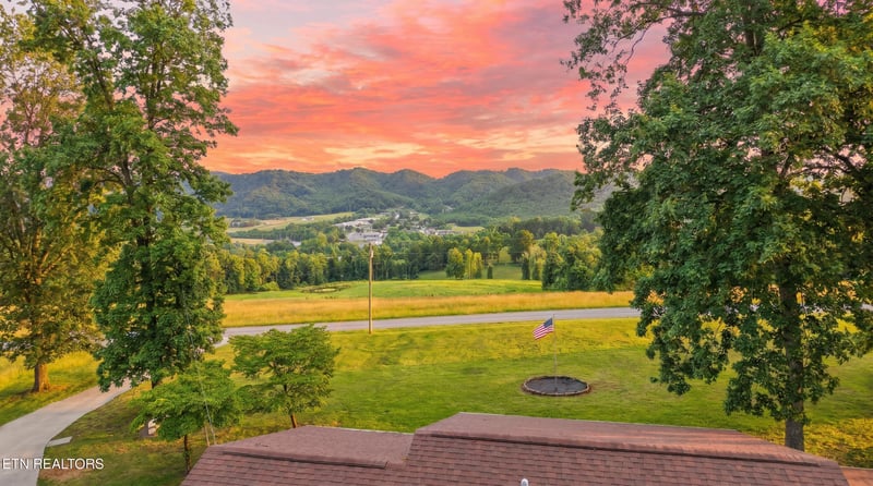 172 Fox Hunter Rd, Maynardville, TN 37807