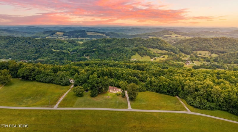 172 Fox Hunter Rd, Maynardville, TN 37807
