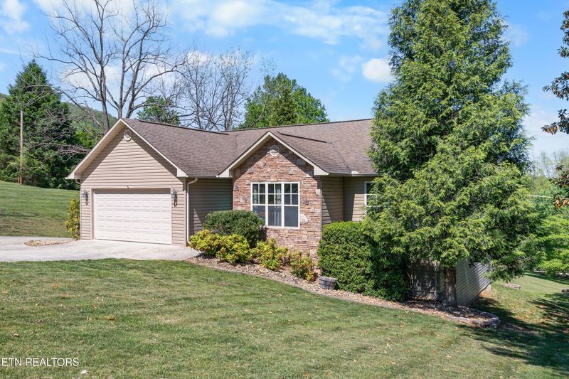 172 Mountain View Rd, Jacksboro, TN 37757