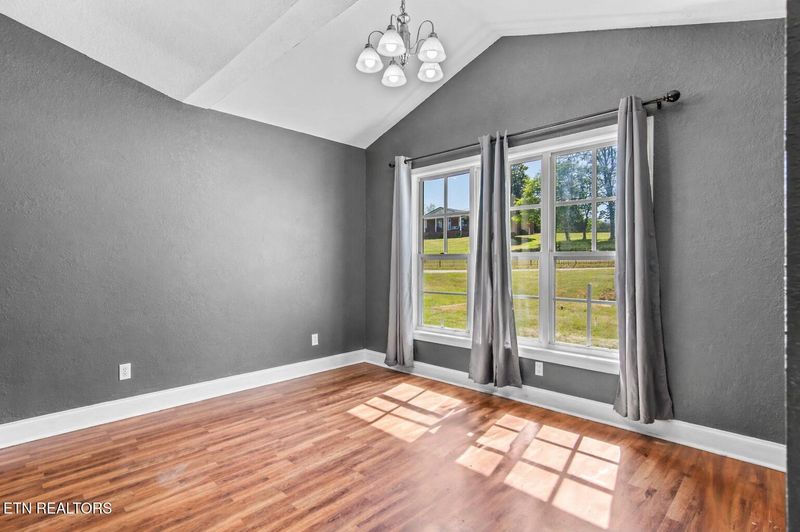 172 Mountain View Rd, Jacksboro, TN 37757