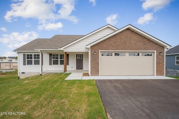 172 Sky View Meadow Dr, Crossville, TN 38555