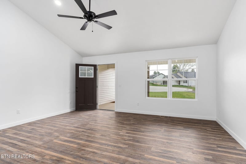 172 Sky View Meadow Dr, Crossville, TN 38555
