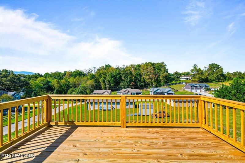 172 Storm Ln, Jacksboro, TN 37757