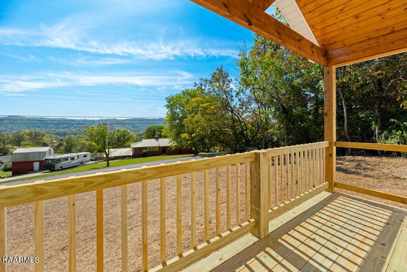 1720 Loop Rd, Lafollette, TN 37766