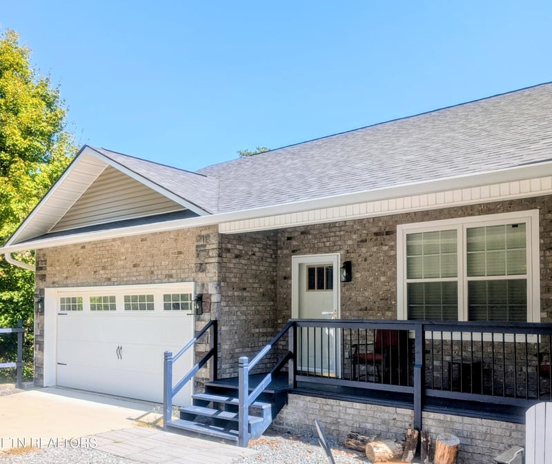 1720 Mountain Dr, Sevierville, TN 37876