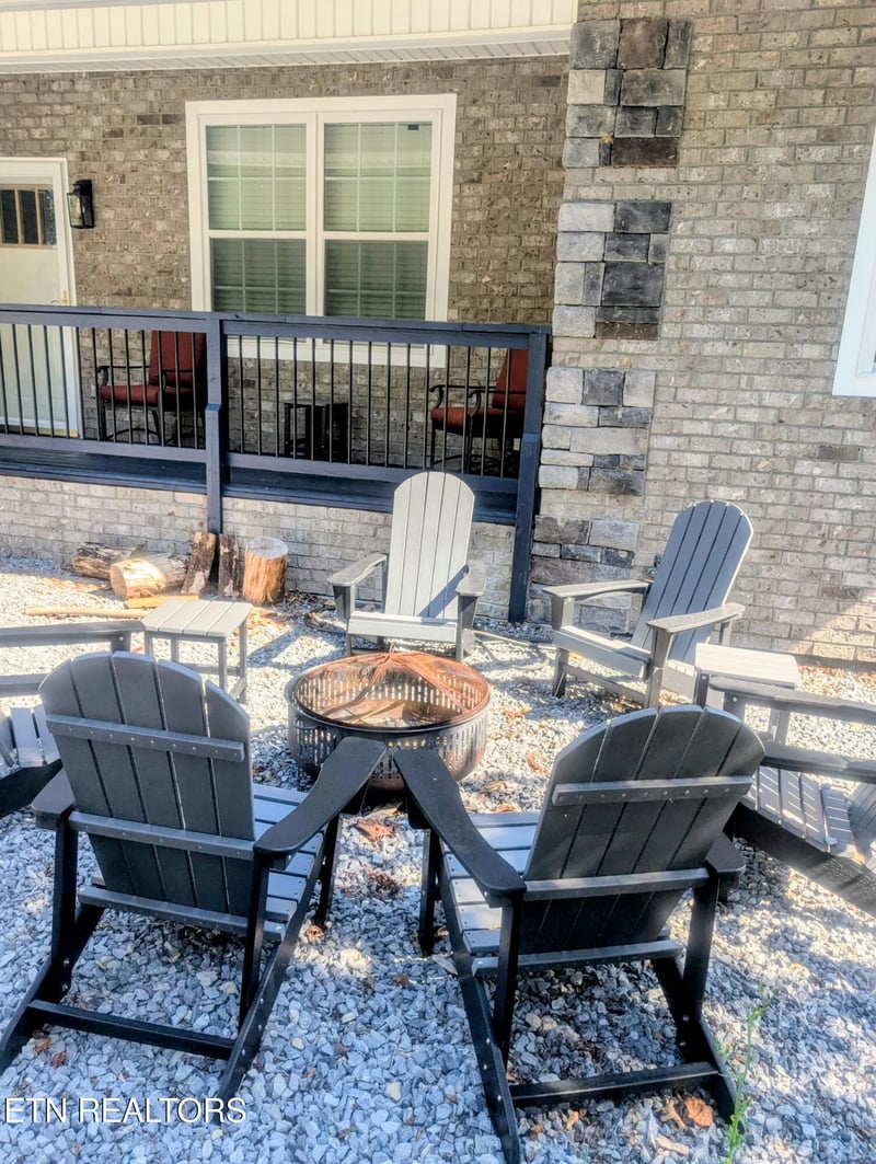 1720 Mountain Dr, Sevierville, TN 37876