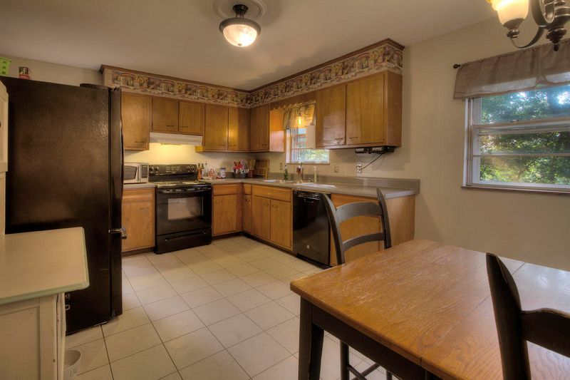 1720 S Forest Dr, Knoxville, TN 37920