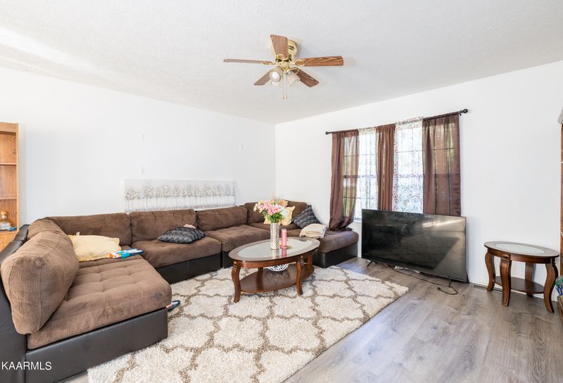 1721 Meadow Ridge Cir, Sevierville, TN 37862