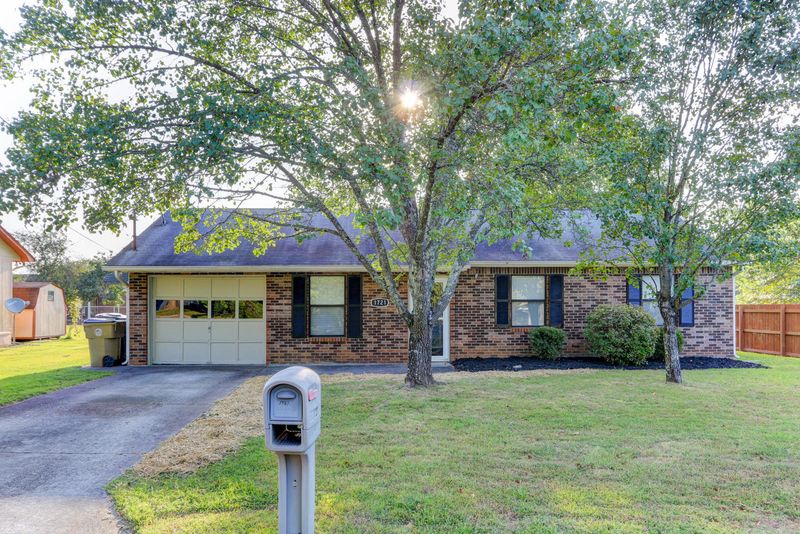 1721 Sundrop Dr, Knoxville, TN 37921