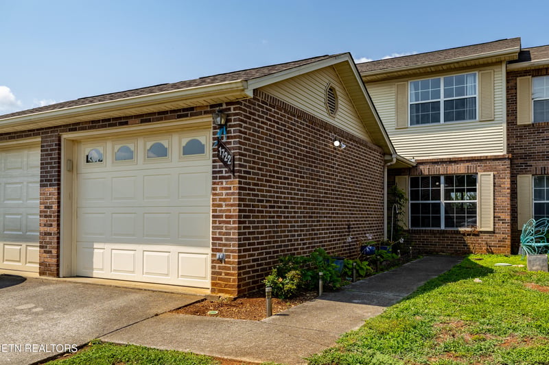 1722 Colony Square Dr, Maryville, TN 37801