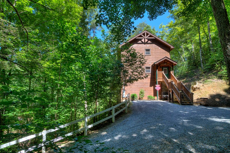 1723 Pulaski Ln, Sevierville, TN 37862