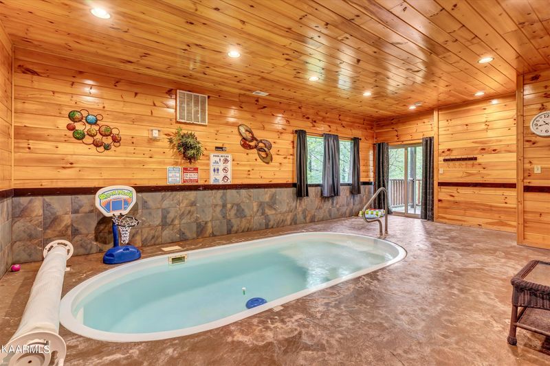 1723 Pulaski Ln, Sevierville, TN 37876