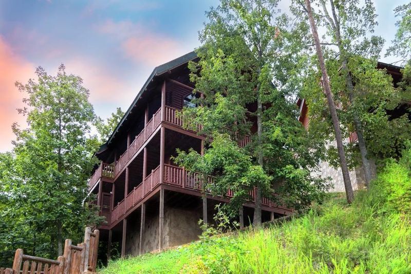 1723 Summit View Way, Pigeon Forge, TN 37862