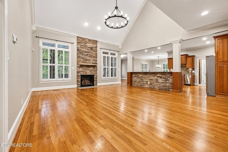 1724 Duncan Woods Ln, Knoxville, TN 37919