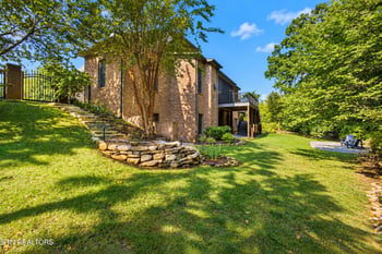 1724 Duncan Woods Ln, Knoxville, TN 37919