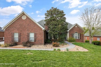 1725 Burnside Dr, Maryville, TN 37801