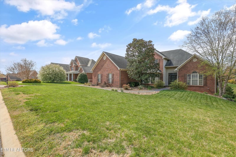 1725 Burnside Dr, Maryville, TN 37801