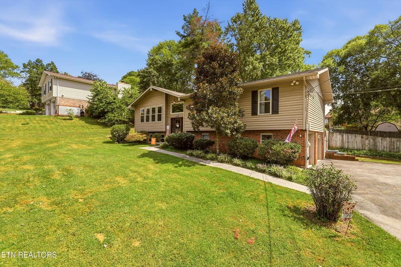 1725 Grenada Blvd, Knoxville, TN 37922